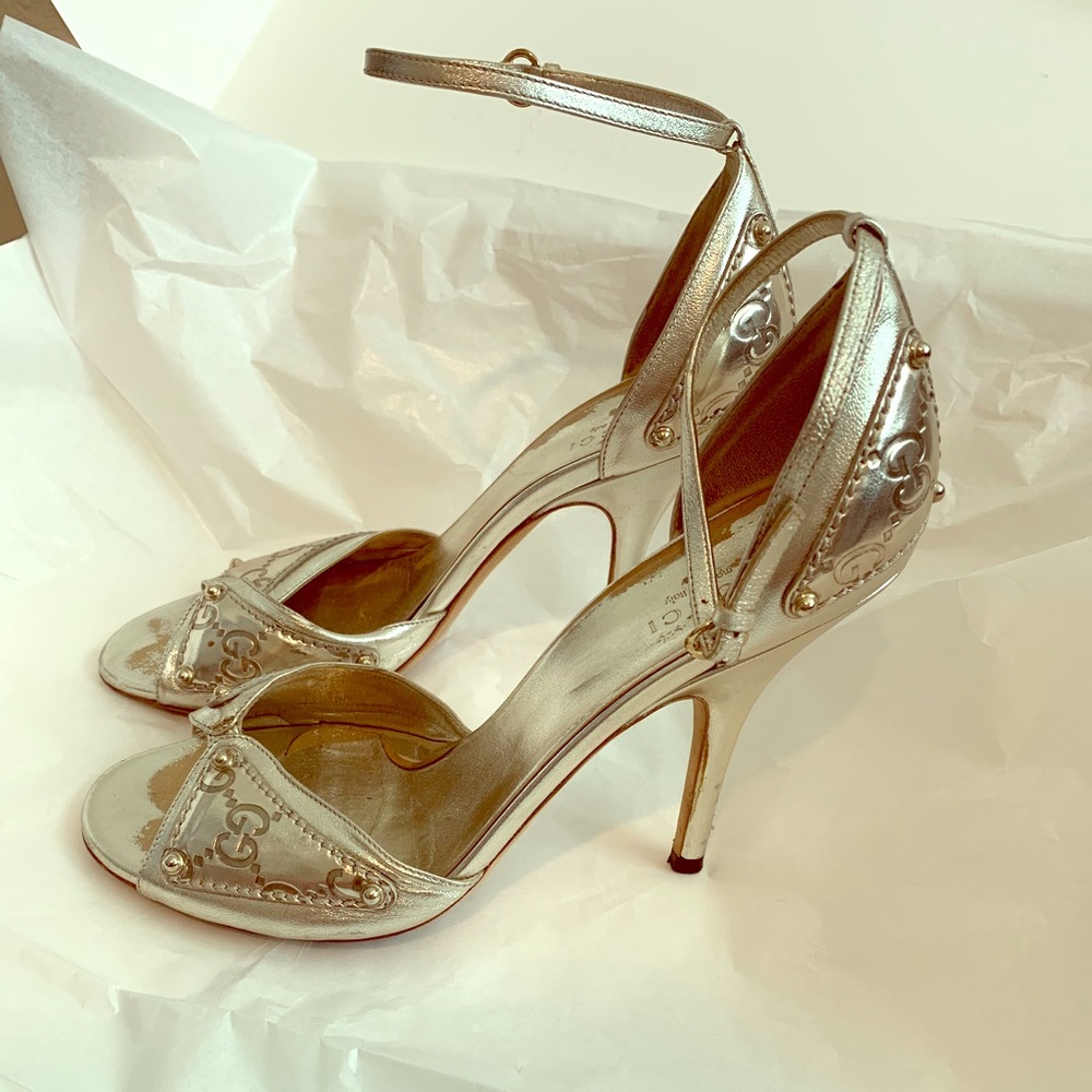 Gucci heels 👠 white gold color size 7.5